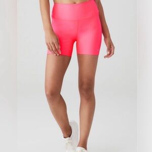 ALO Yoga Fluorescent Pink Coral 5” Airlift Short